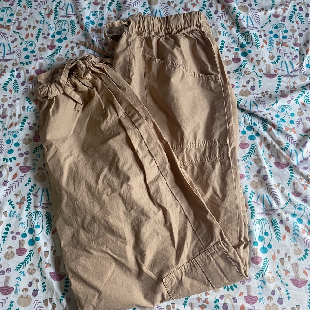 Women’s parachute pants beige